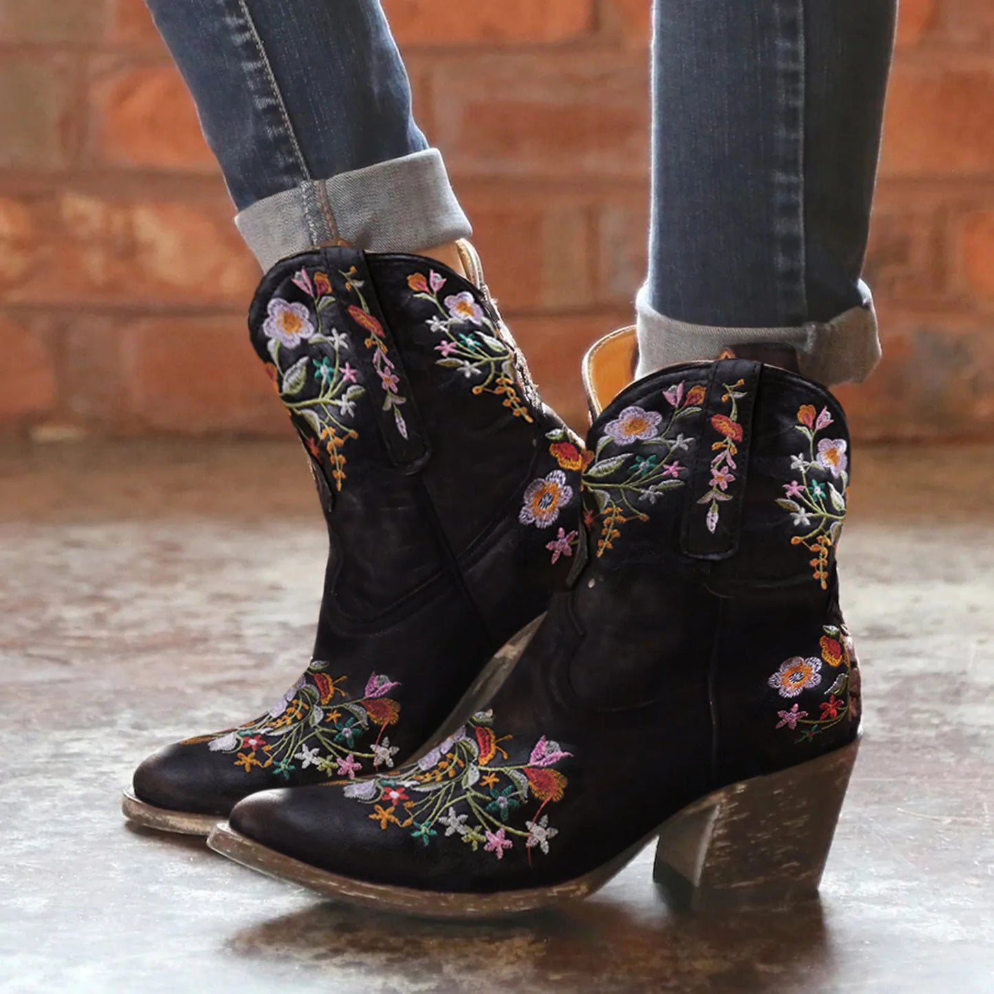 Retro Embroidered Ankle Cowboy / Cowgirl Boots